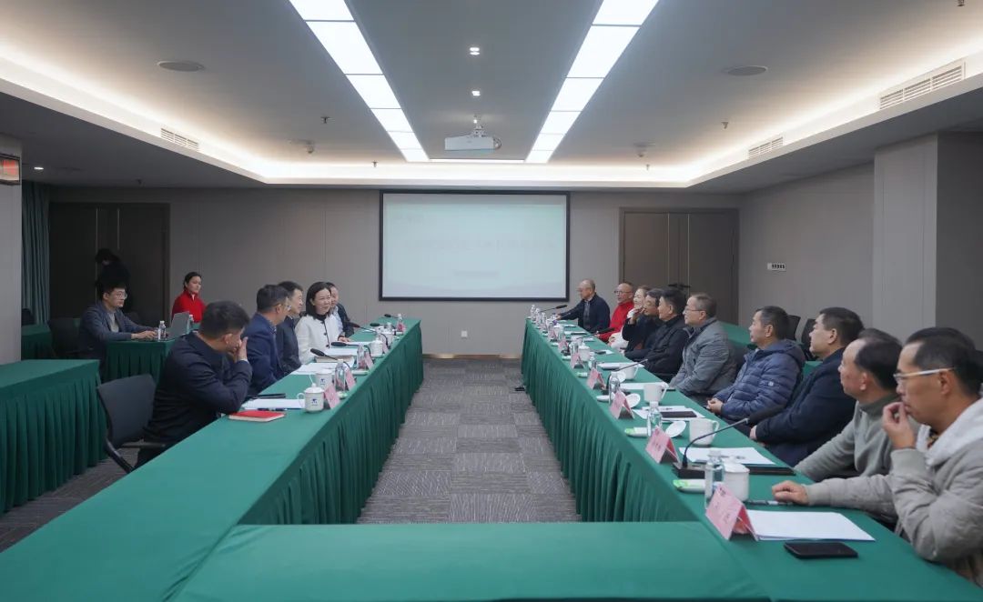 e5a70b69-ee8c-4cfd-b3ea-406f08dde851 省CA88集团组织召开老干部座谈会